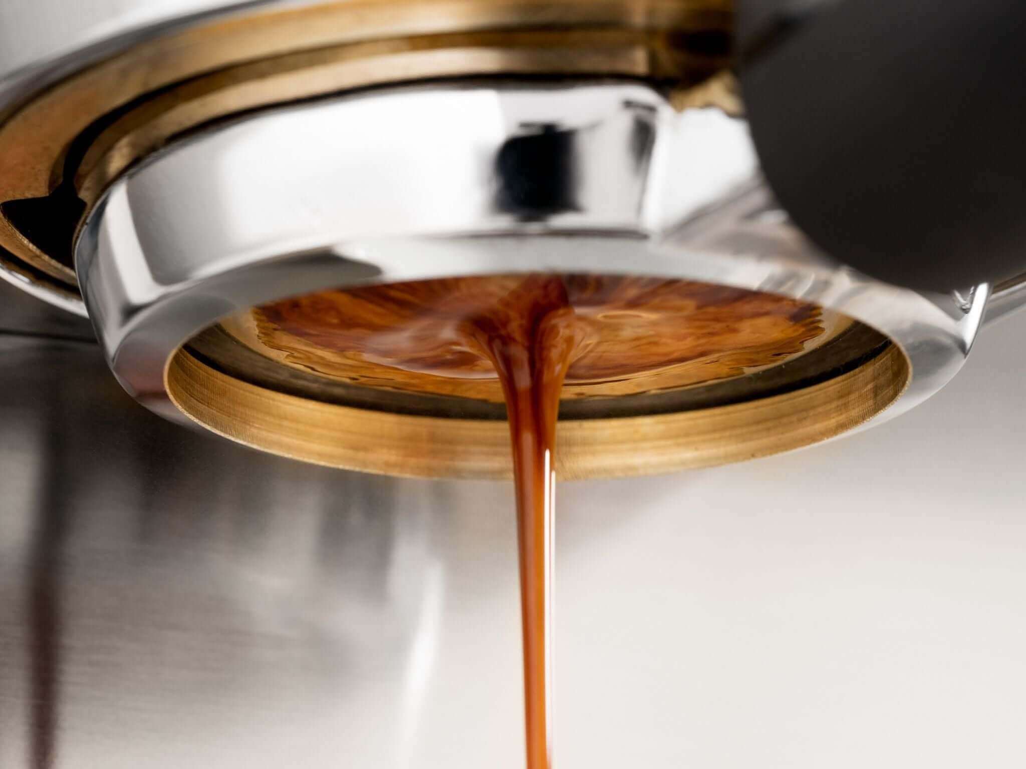 Espresso extraction from naked portafilter